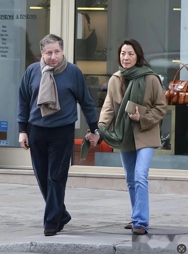 �����������Ӵ�������ͼ�ֵ�����ڣ�ÿһֻ����ƽ���һ����