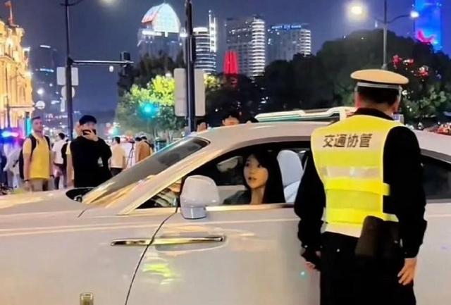 ��������Ǹ�������������Ϻ���Ҷ���žۣ�����״���ܺ�